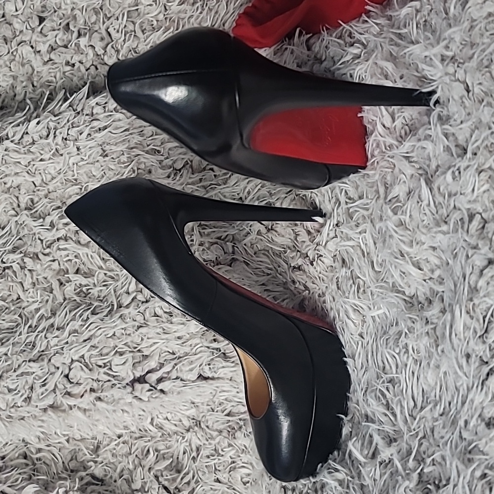 Beautiful Authentic Christian Louboutin Bianca Black Platform Heels